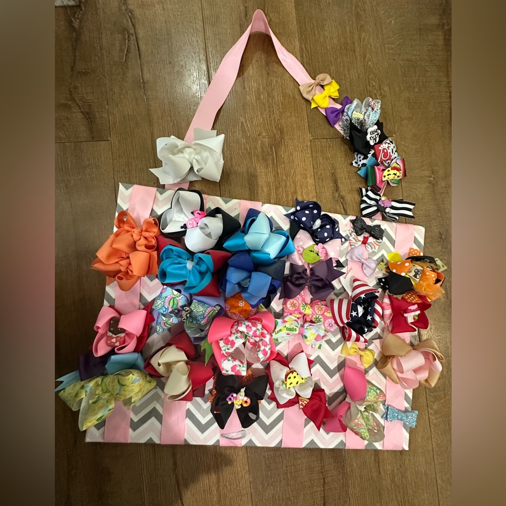 Bow Holder & 35+ Bows